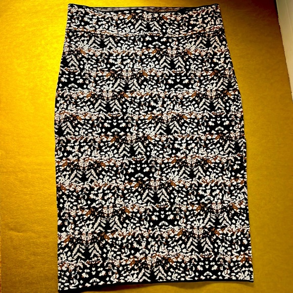 BCBG power skirt - Picture 2 of 6